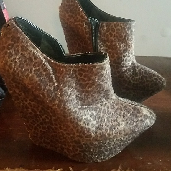 Shoes - Picture 4 of 5